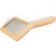 Trixie Soft Brush | Szögletes puha kefe bambusz nyéllel – 7 × 16 cm