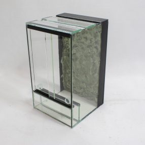   30 x 30 x 50 cm | Prémium minőségű terrárium | 2D sziklaháttérrel