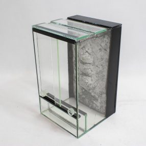   30 x 30 x 50 cm | Prémium minőségű terrárium | 3D sziklaháttérrel