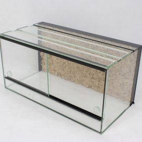   80 x 40 x 40 cm | Prémium minőségű terrárium | 2D sziklaháttérrel