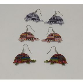   Színes teknős mintás akasztós fülbevaló – Többféle változatban - 1pár