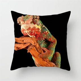 Párnahuzat | Fekete alapon párduckaméleon - 45x45cm