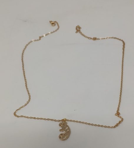 Aranyszínű nyaklánc kaméleon medállal